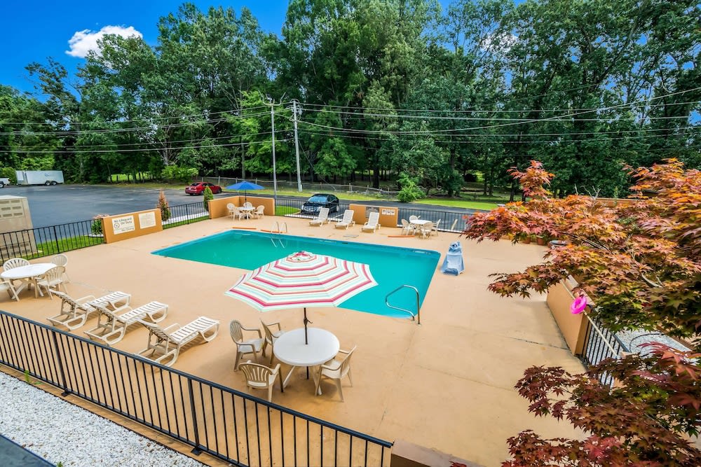 Quality Inn & Suites Corinth West 1