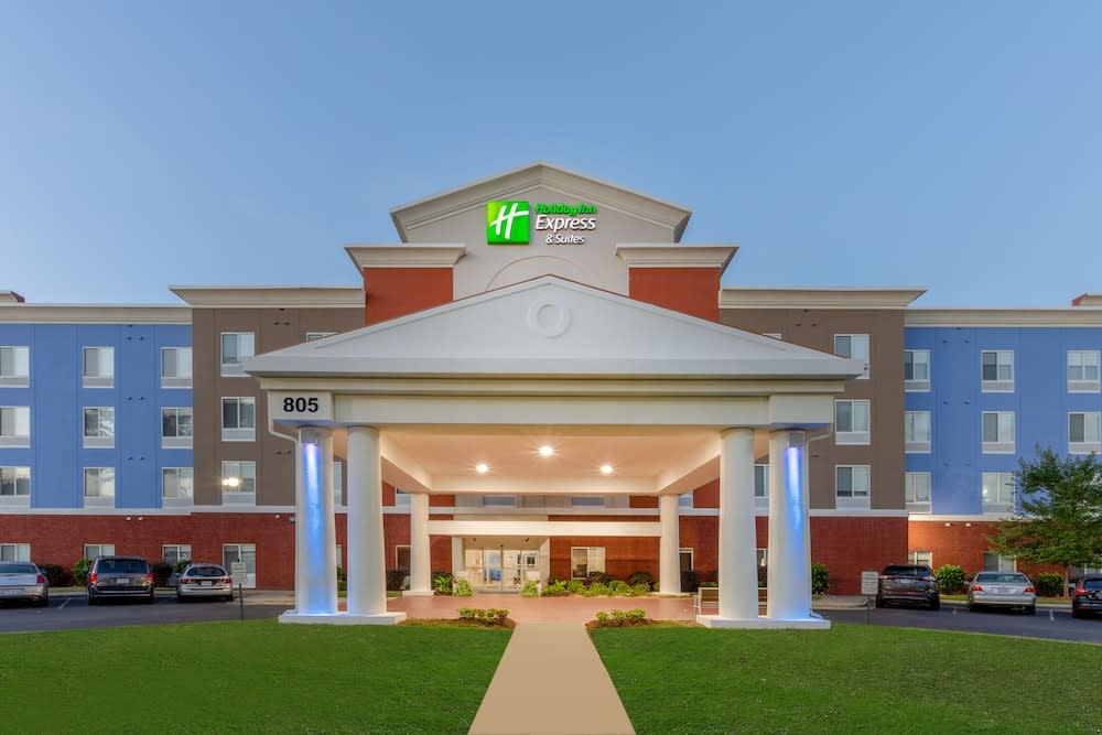 Holiday Inn Express & Suites CHARLOTTE- ARROWOOD by IHG 1