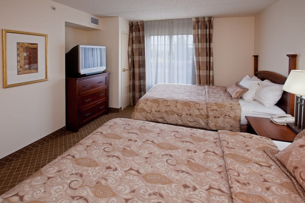 Staybridge Suites INDIANAPOLIS-AIRPORT by IHG 2