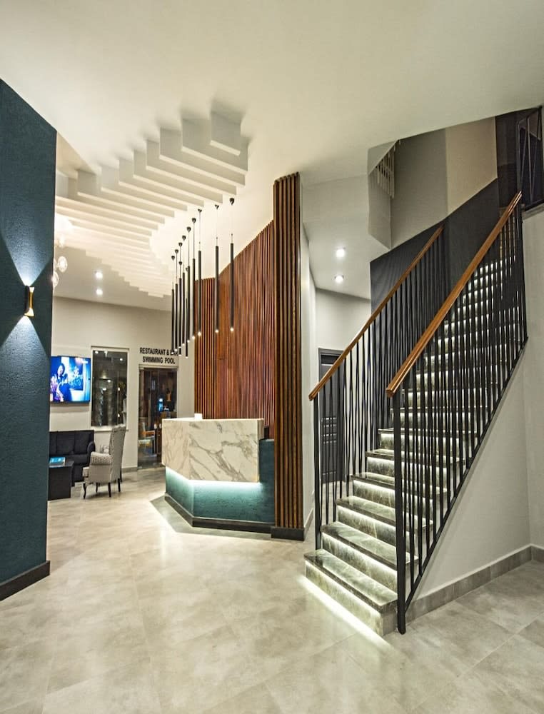 Kleopatra Tower Suite Hotel 1