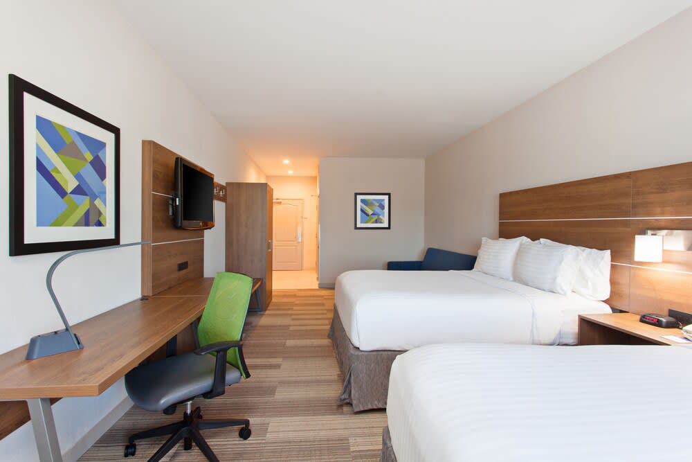 Holiday Inn Express & Suites Corona by IHG 5