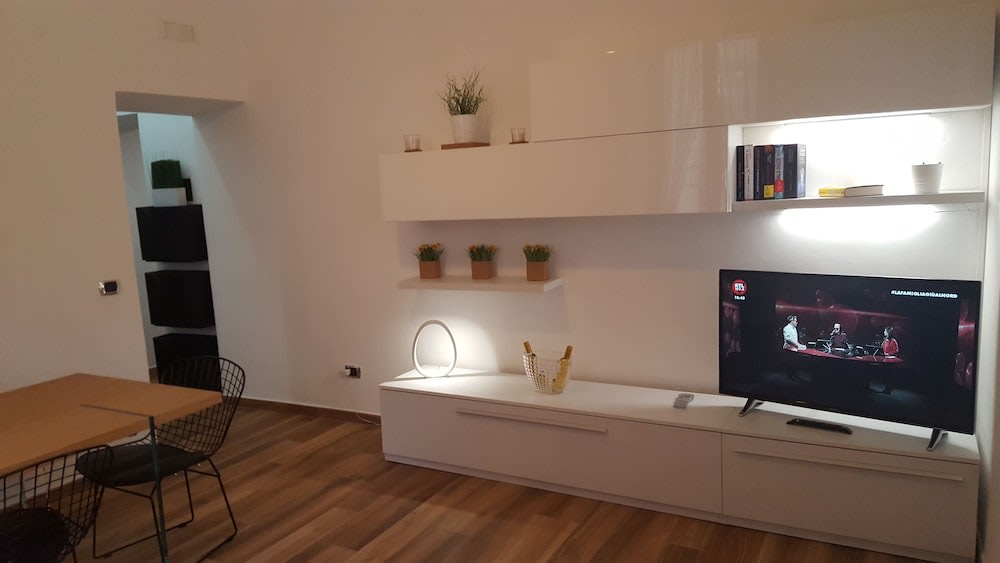 Una Finestra su Monti 1