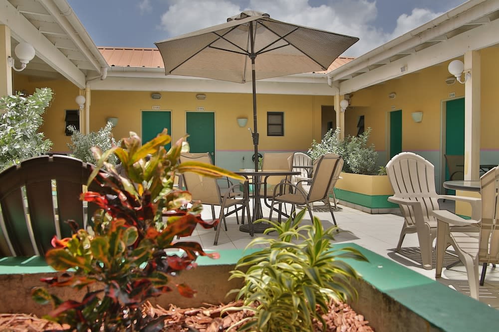 Carl's Unique Inn & Conference Facilities 1