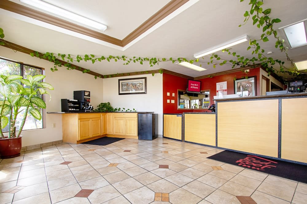 Red Roof Inn & Suites Monterey 2
