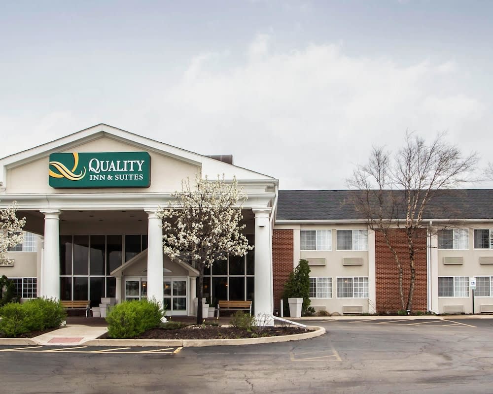 Quality Inn & Suites St Charles -West Chicago 1