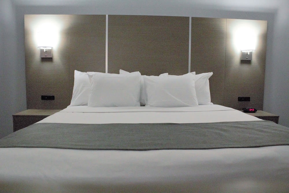 Days Inn & Suites by Wyndham Houston NW Cypress 3