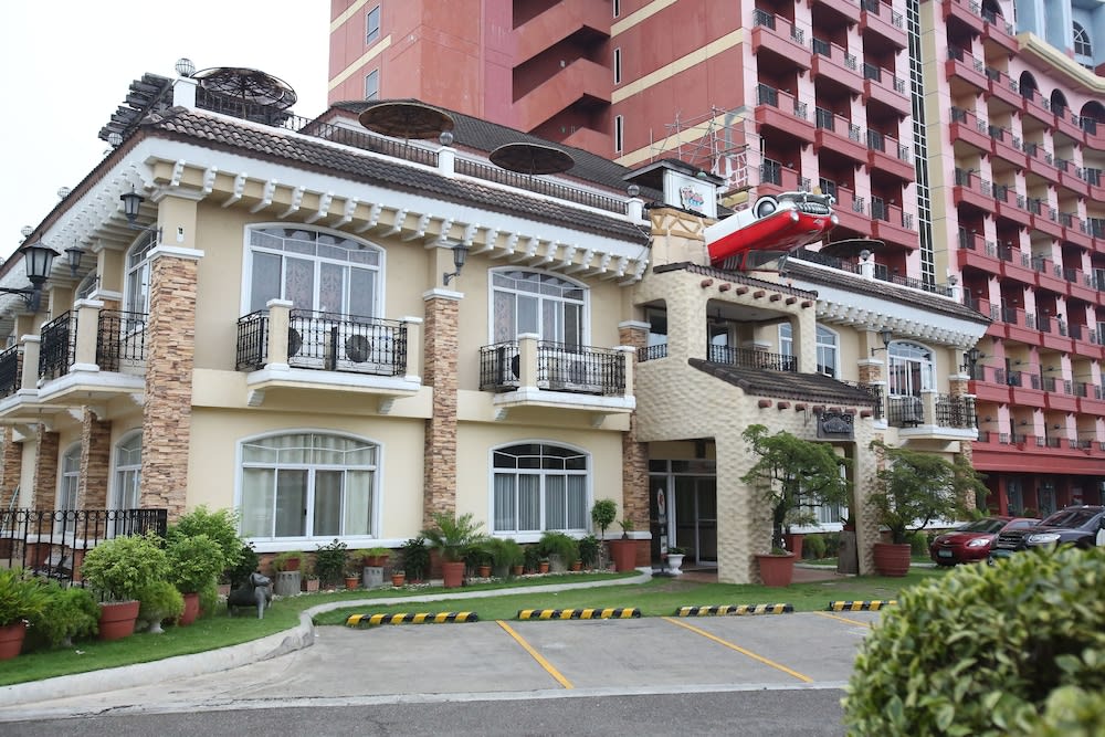 Crown Regency Suites Mactan 1