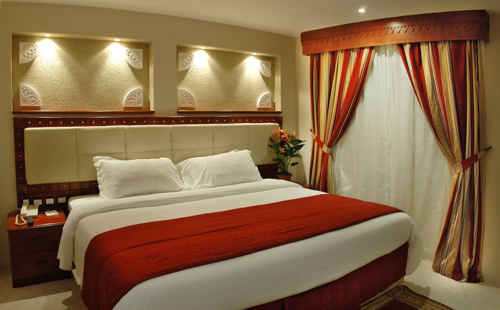 Al Liwan Suites 1
