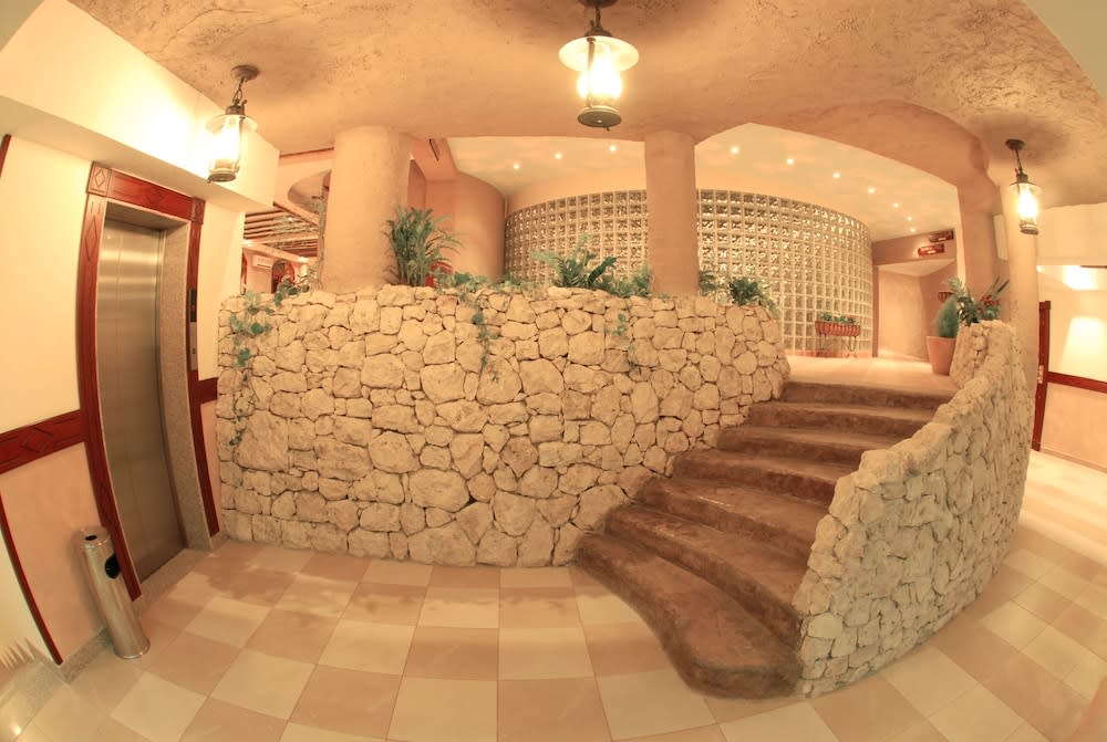 Al Liwan Suites 2