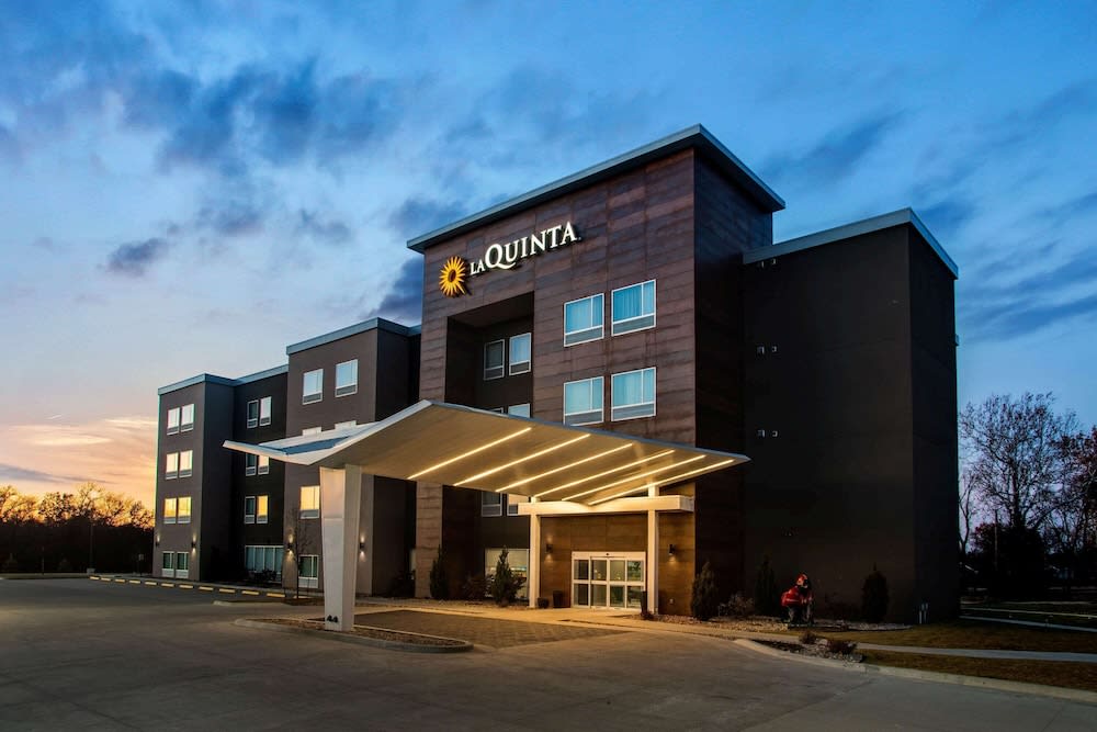 La Quinta by Wyndham Pittsburg 1