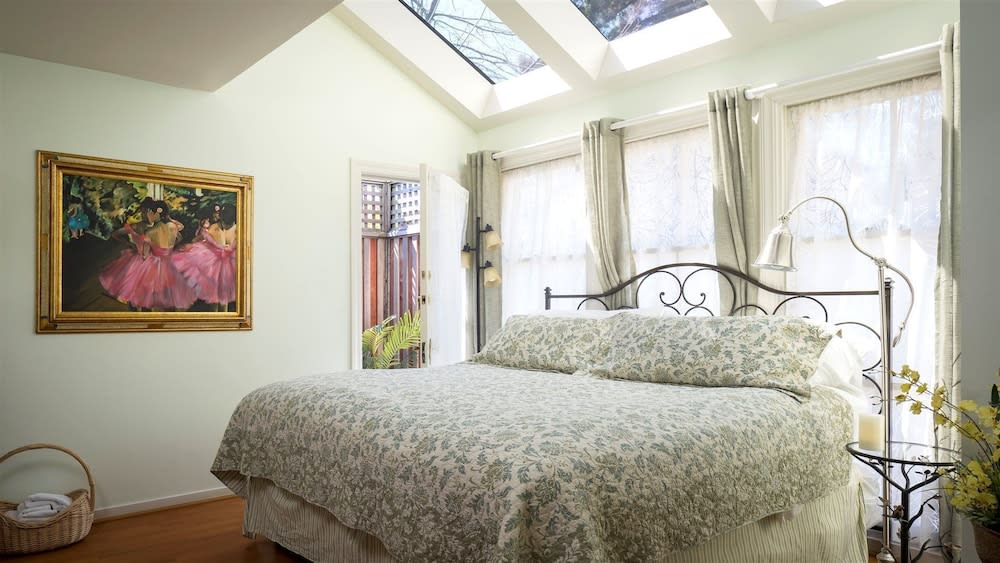 Cabernet House, an Old World Inn 1