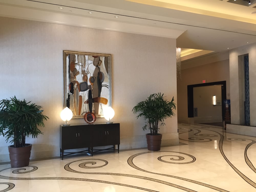 Luxury Suites International at The Signature 4