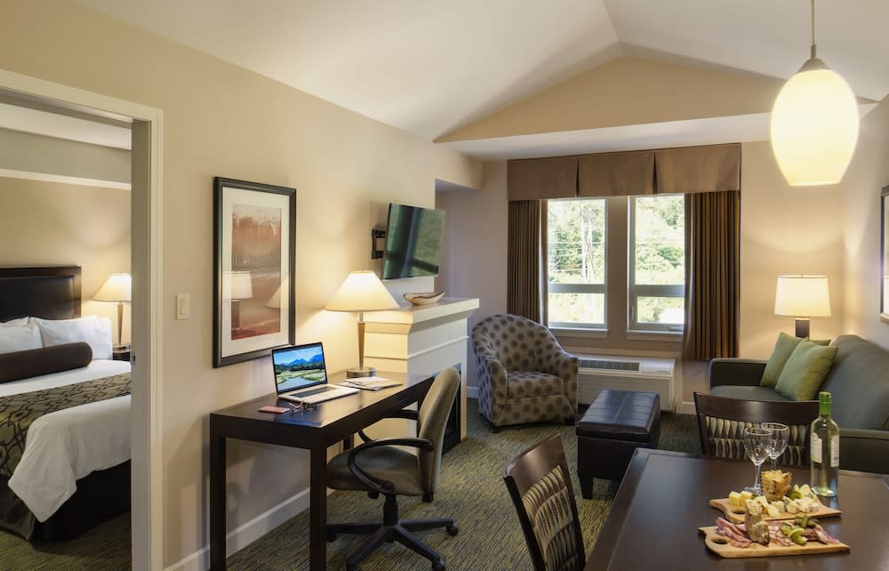 Executive Suites Hotel and Resort, Squamish 4