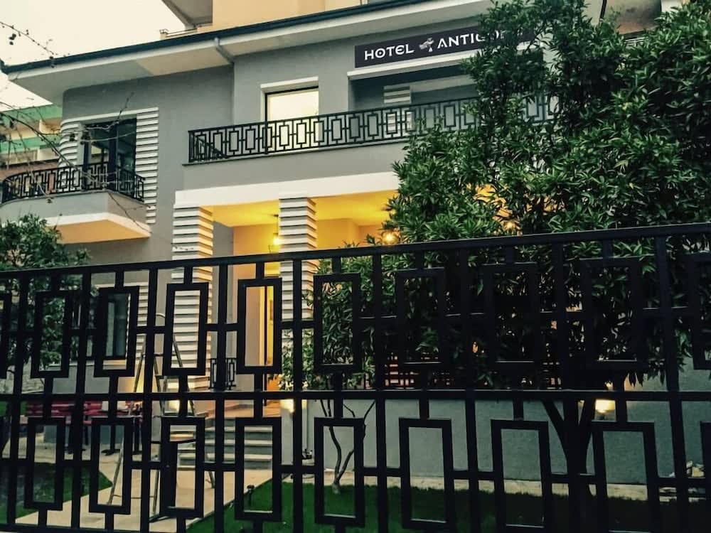 Hotel Antigone 1