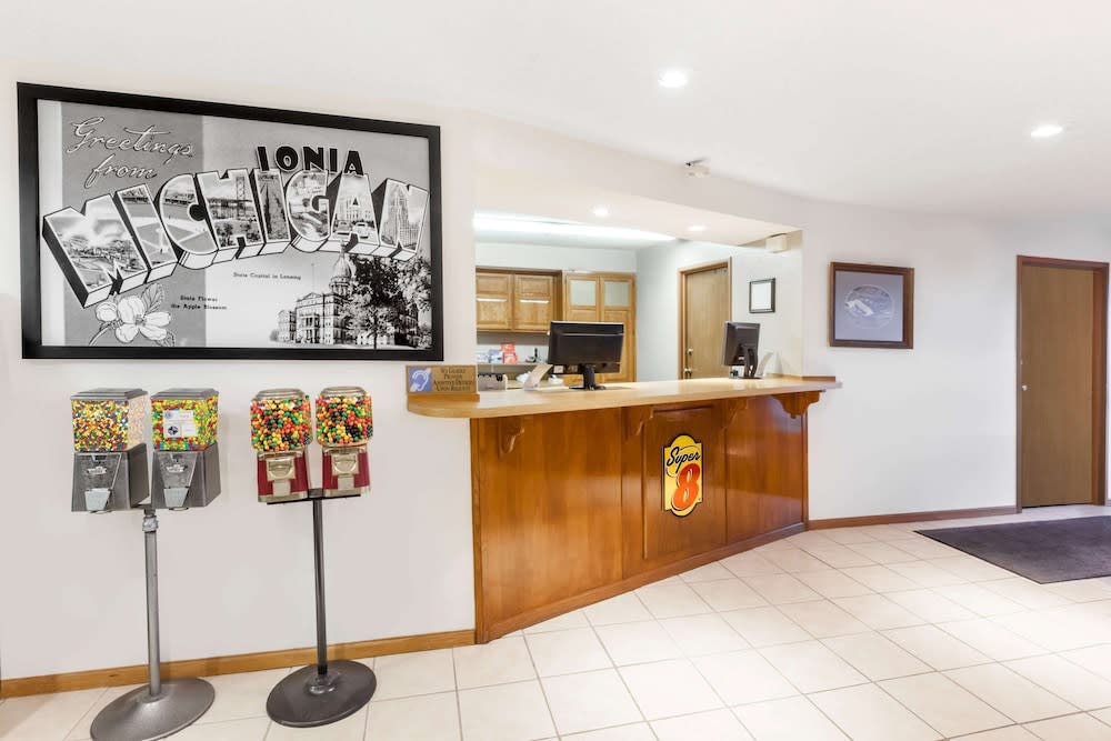 Super 8 by Wyndham Ionia MI 2