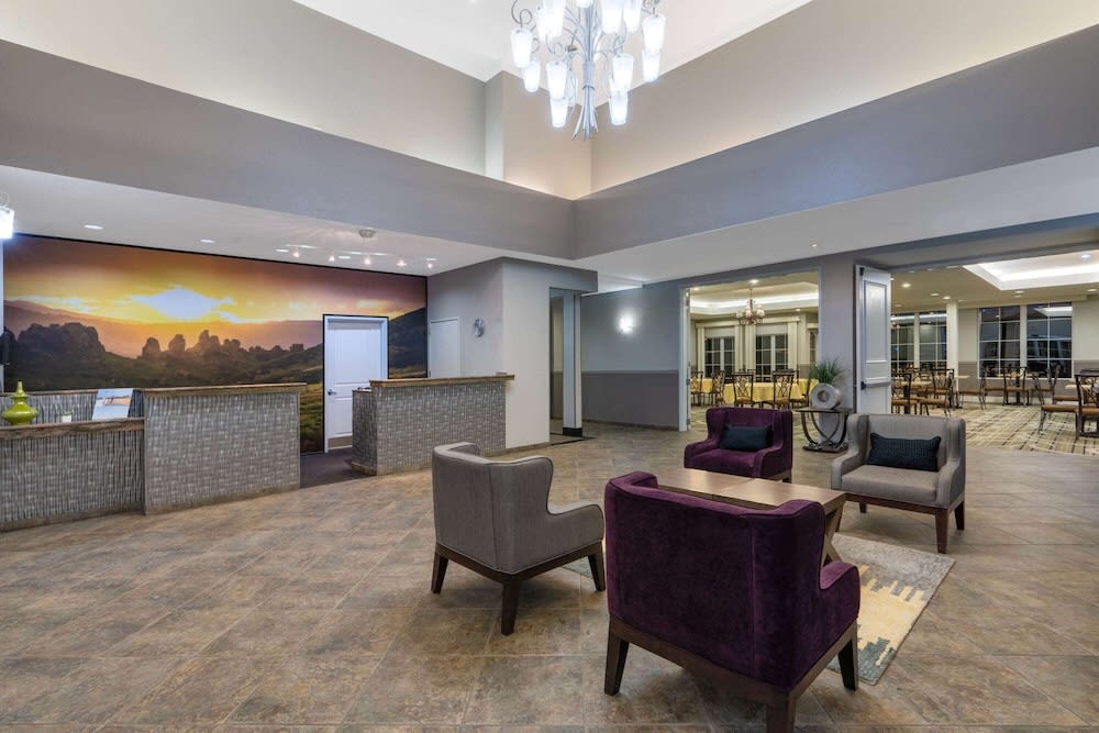 La Quinta Inn & Suites by Wyndham Loveland Estes Park 1