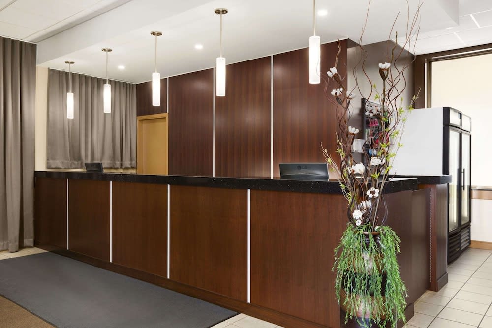 Travelodge by Wyndham Edmonton West 2