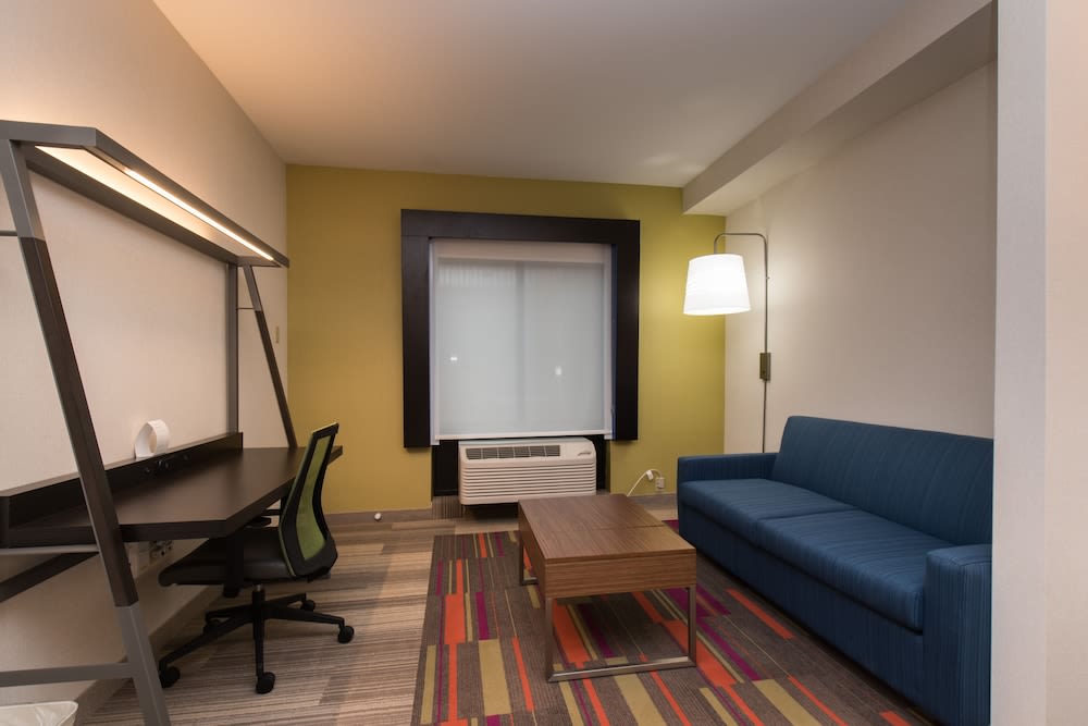 Holiday Inn Express & Suites NORTH EAST (ERIE I-90 EXIT 41) by IHG 2