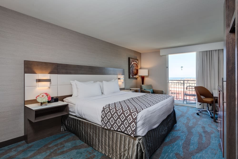 Crowne Plaza VENTURA BEACH by IHG 4