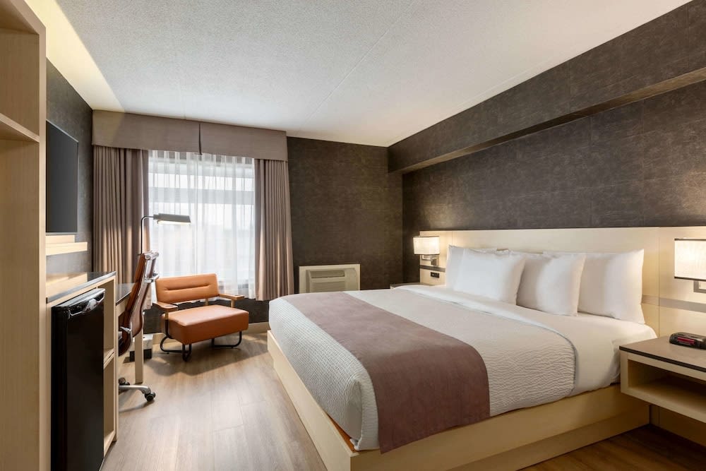 Days Inn by Wyndham Toronto West Mississauga 2