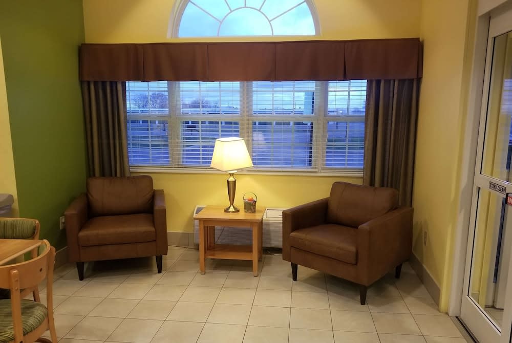 Microtel Inn & Suites by Wyndham Delphos 2