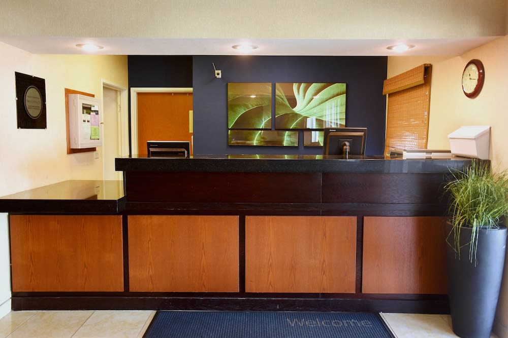 AmericInn by Wyndham Topeka 2