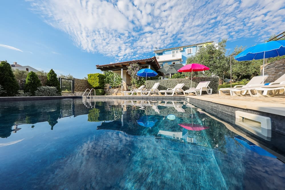 Luton Apartment Zadar Kozino Heating Pool & Jacuzzi 1