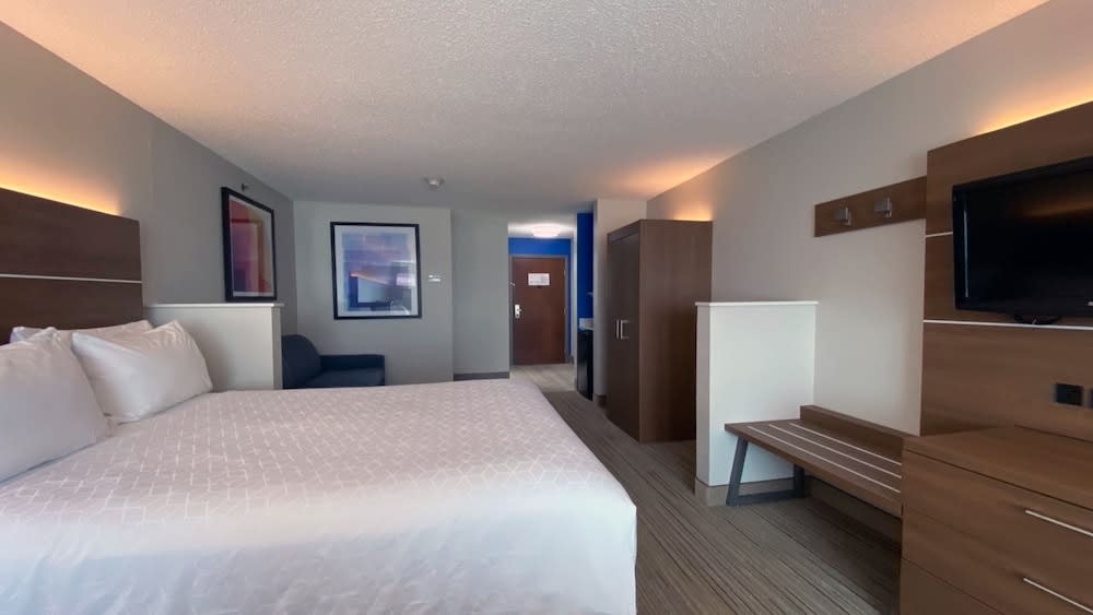 Holiday Inn Express & Suites Somerset Central by IHG 4