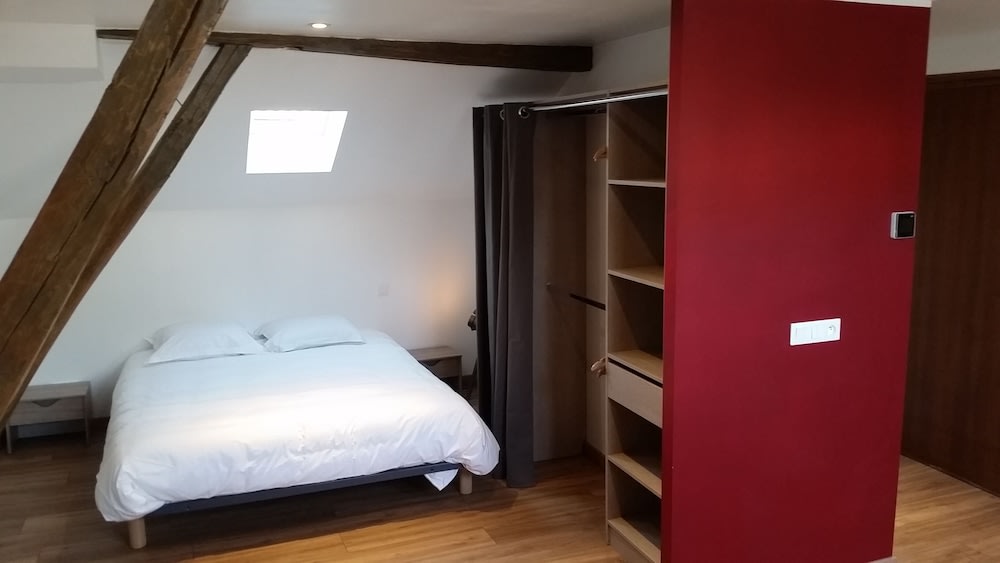 Logis Hôtel - Les Pasteliers 3