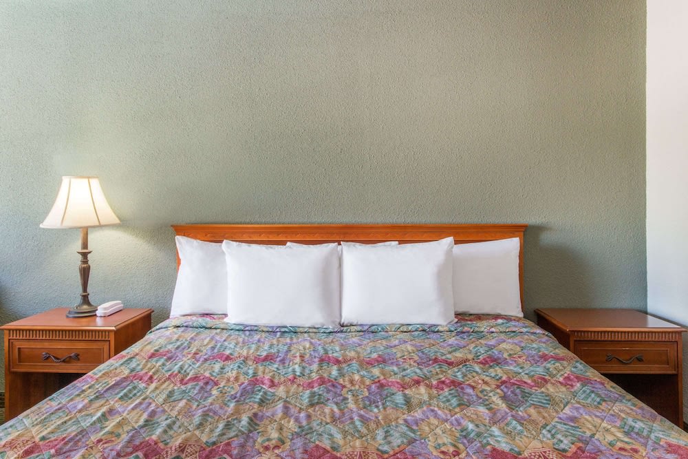 Knights Inn Plant City 4