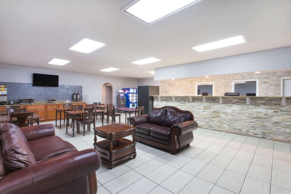 Knights Inn Plant City 2