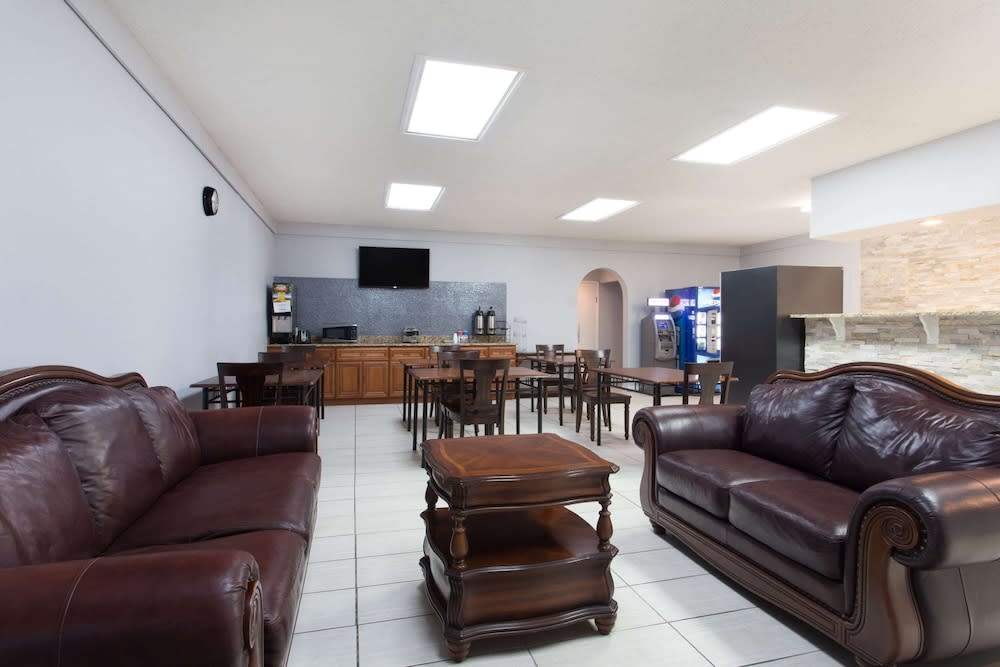 Knights Inn Plant City 3