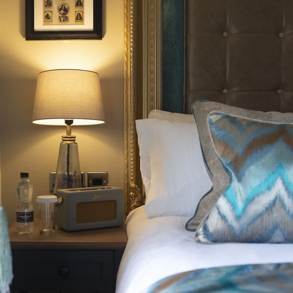 The Kings Arms and Royal Hotel, Godalming, Surrey - The Coaching Inn Group 2