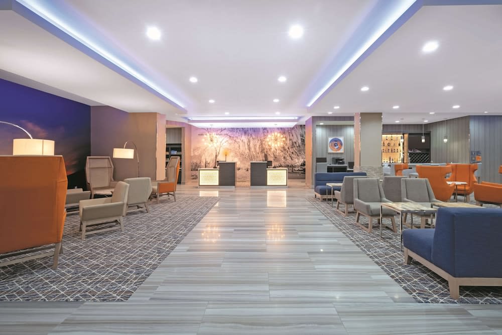 La Quinta Inn & Suites by Wyndham Opelika Auburn 2