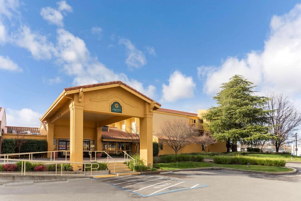 La Quinta Inn & Suites by Wyndham Redding 1