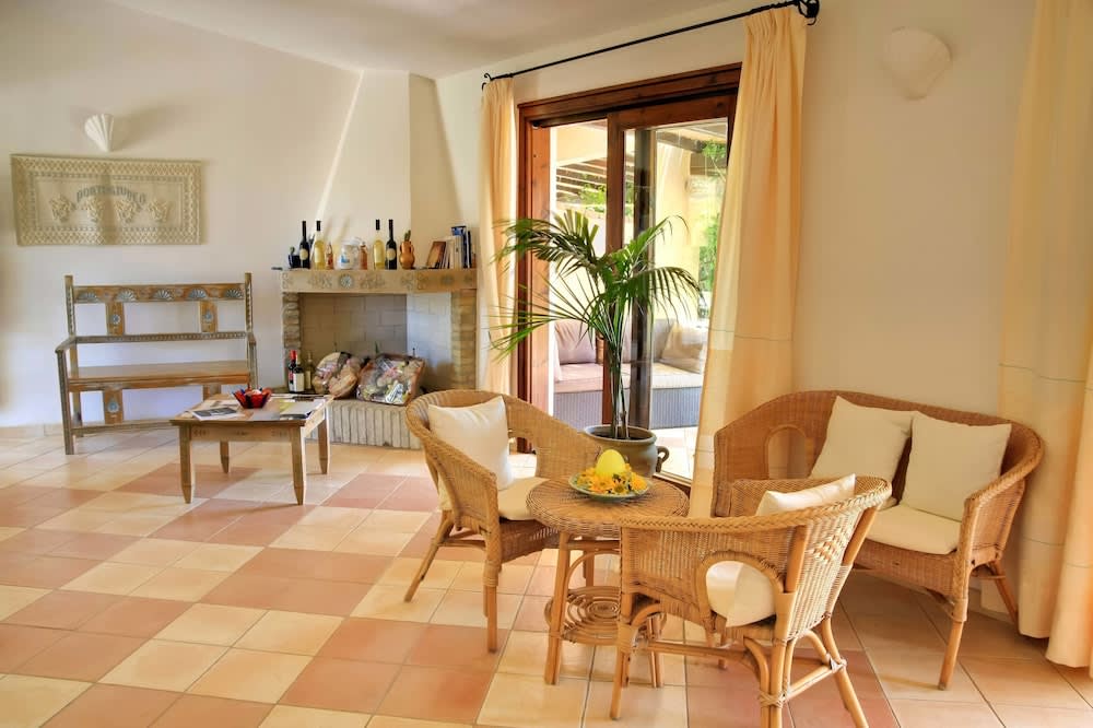 Porto Giunco Residence 2