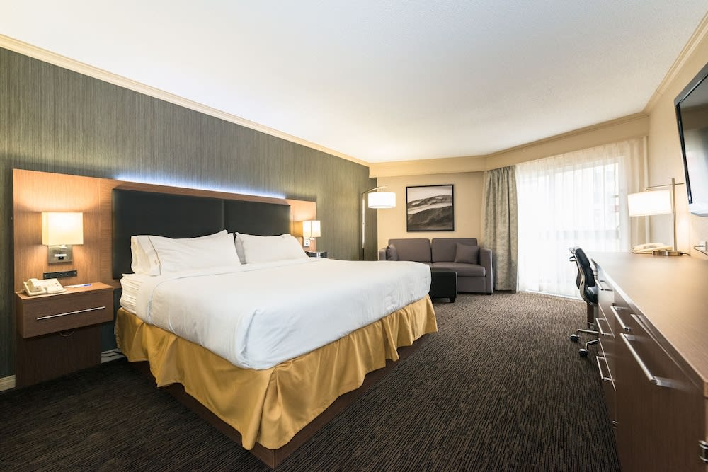 Holiday Inn Express Edmonton Downtown by IHG 3