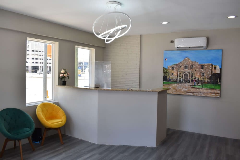 Days Inn by Wyndham San Antonio Alamo/Riverwalk 2