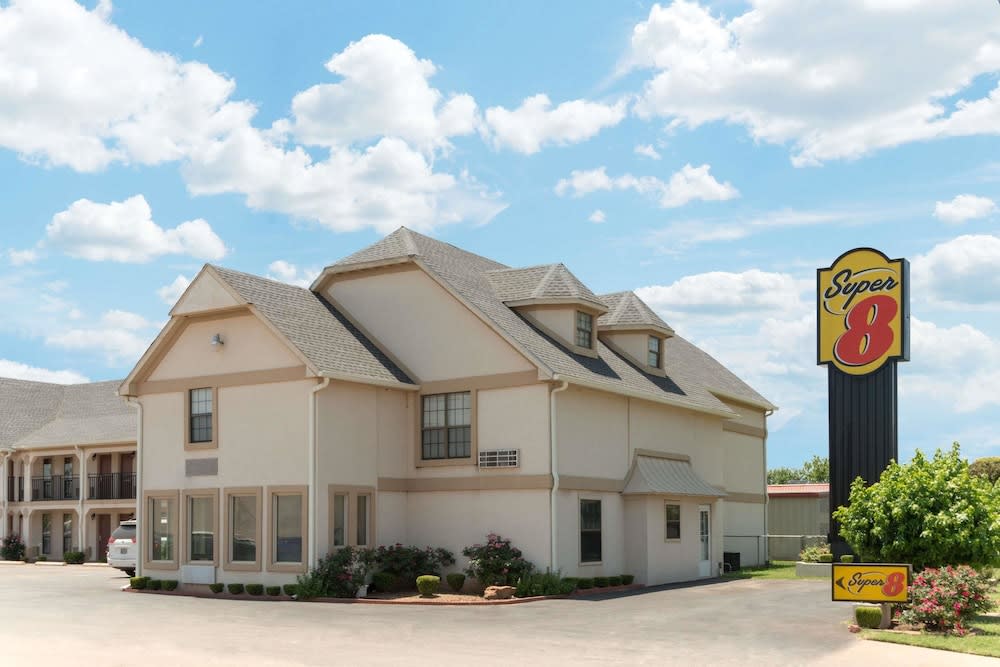 Super 8 by Wyndham Enid 1