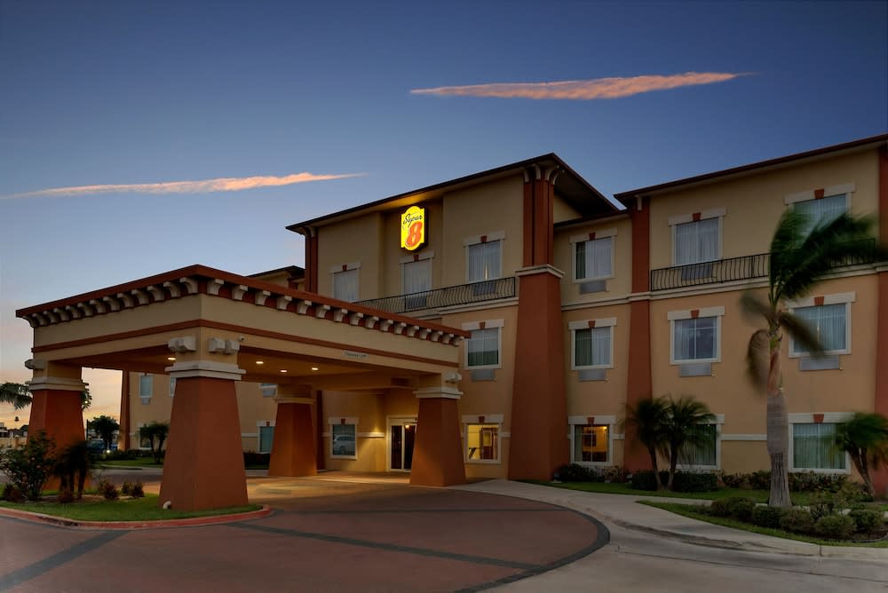 Super 8 by Wyndham Hidalgo at La Plaza Mall & Mcallen Airport 1