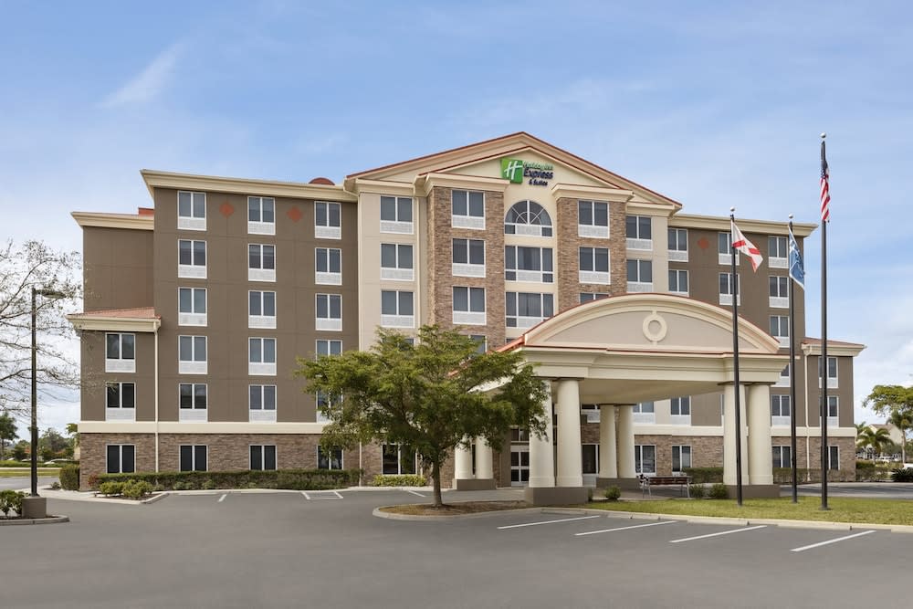 Holiday Inn Express & Suites FT MYERS EAST- THE FORUM by IHG 1