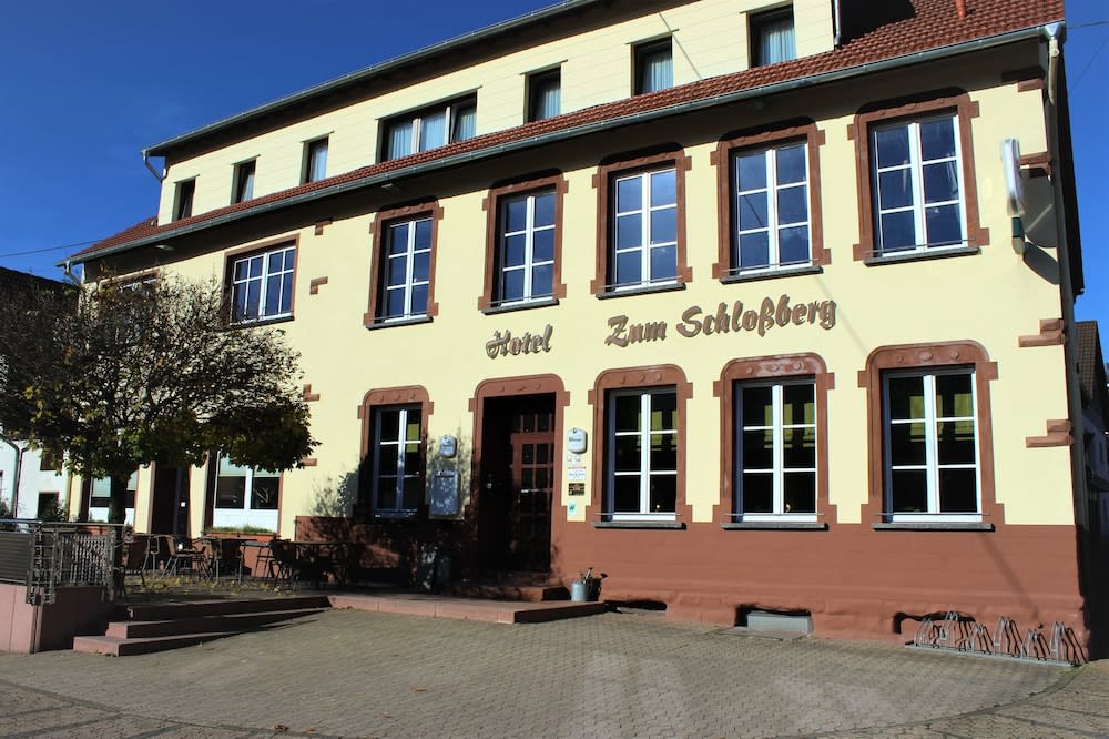 Hotel Restaurant zum Schlossberg 1