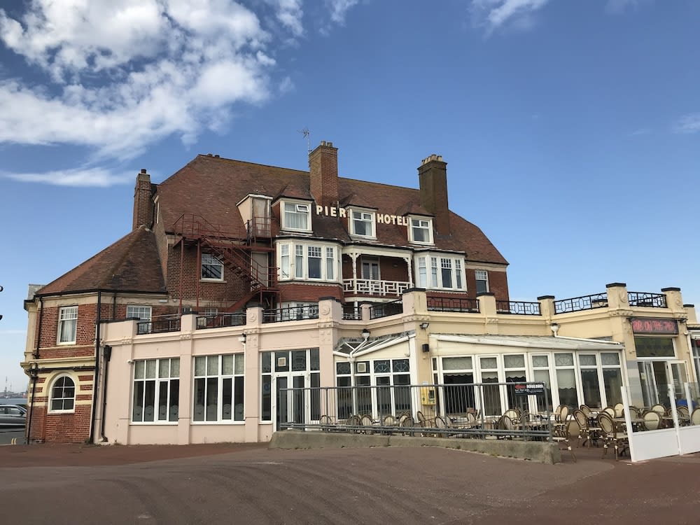 Pier Hotel 1