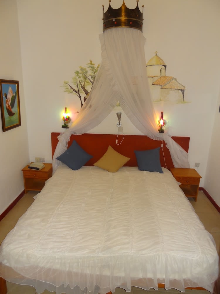 Kiniras Traditional Hotel & Restaurant 3