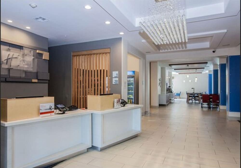 Holiday Inn Express Hotel & Suites Houston-Alvin by IHG 4