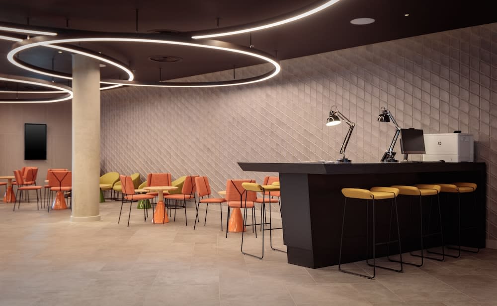 Holiday Inn LONDON - HEATHROW BATH ROAD by IHG 2