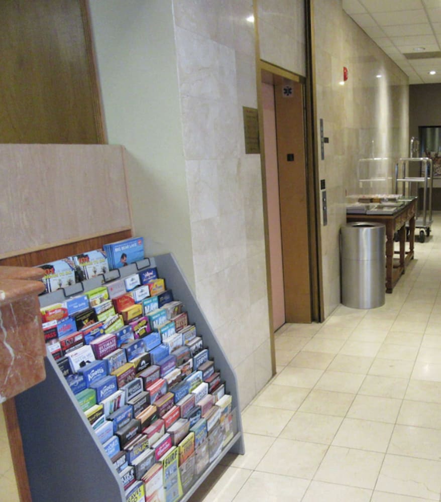 Ramada by Wyndham Los Angeles/Wilshire Center 4