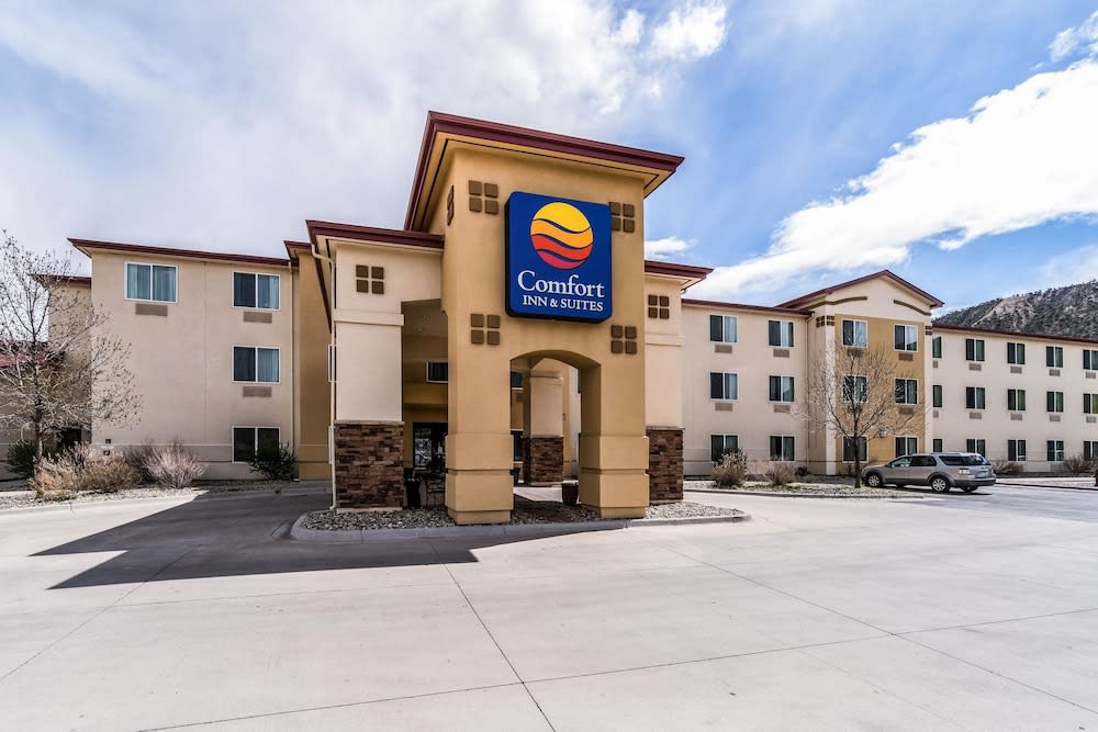 Comfort Inn & Suites 1