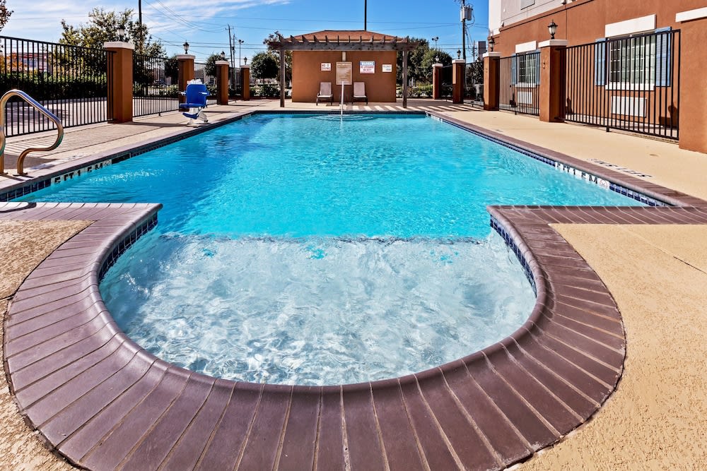 Candlewood Suites BAYTOWN by IHG 1