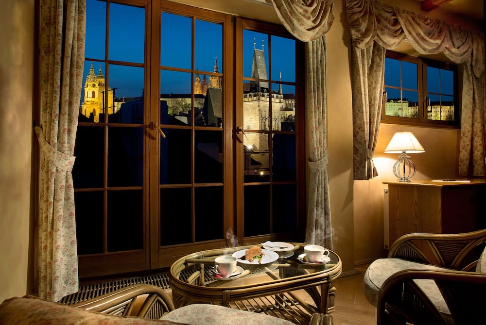 Hotel At the Golden Scissors 2